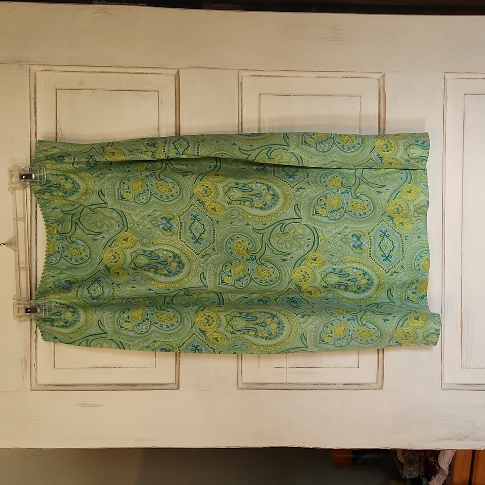 NY&CO green and turquoise paisley pattern silk skirt. Size L.